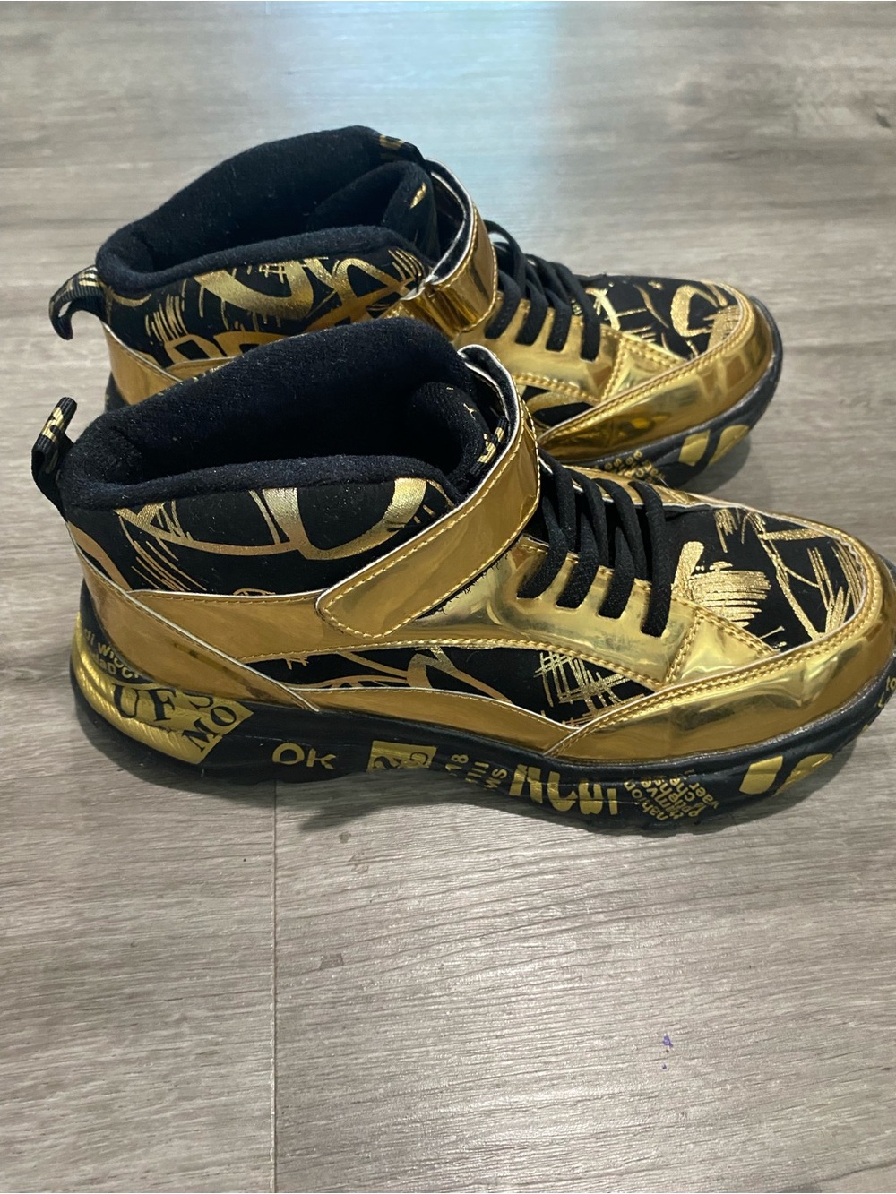 Source Unknown Black and Gold Kids High-Top Sneakers